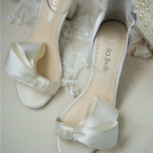 Size 5.5 ivory Bella belle shoes